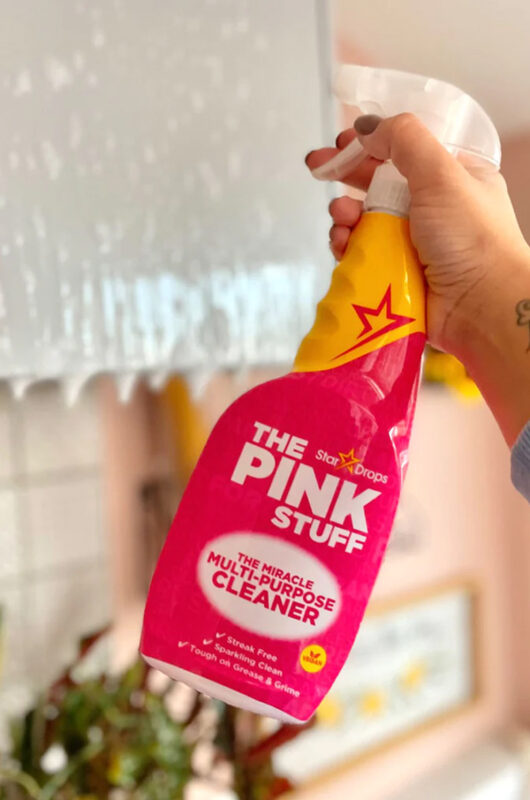 Nettoyer sa Cuisine Facilement et Efficacement avec Pink Stuff : Guide Complet pour une Brillance Impeccable